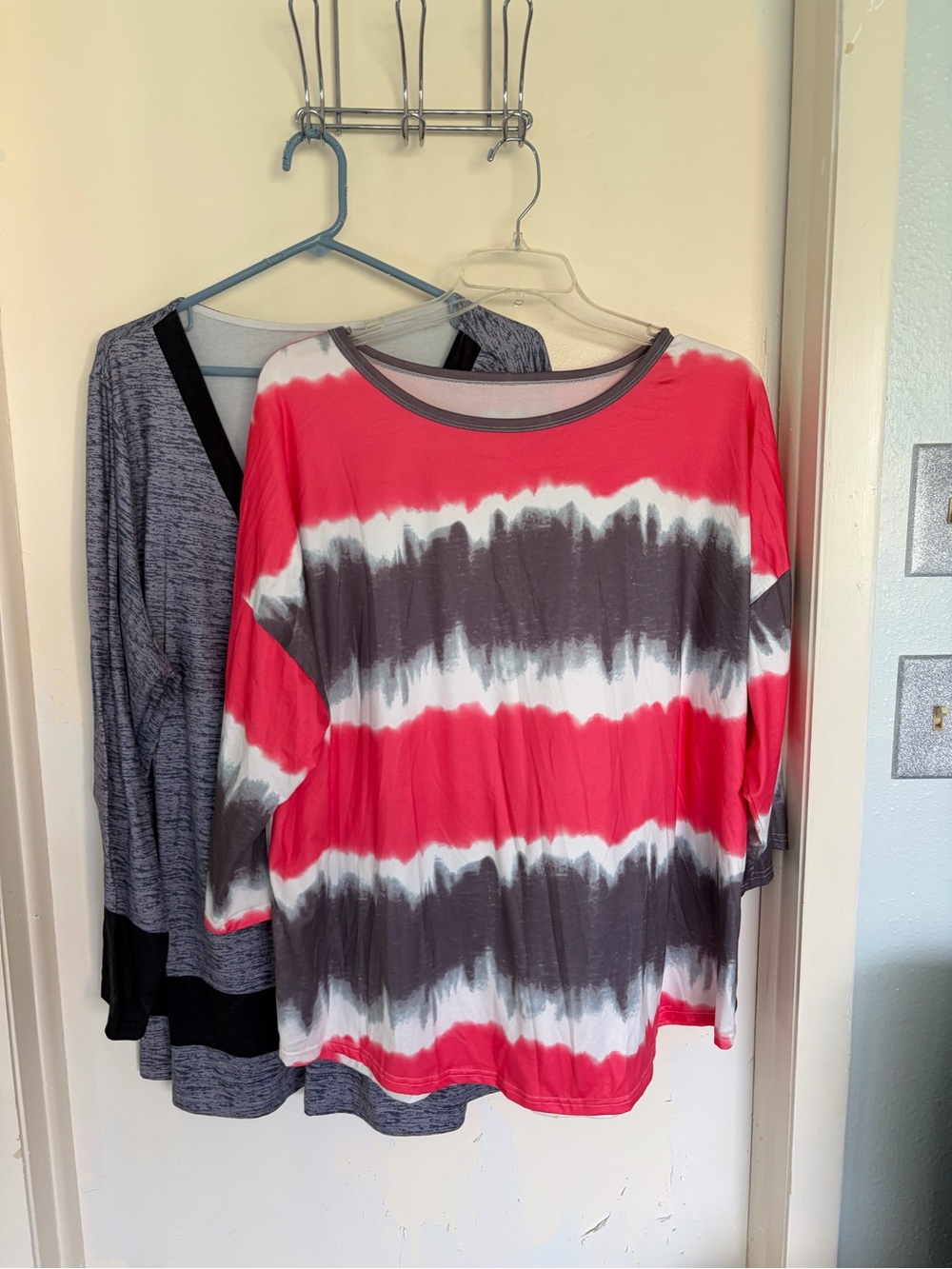2 tops for price Tie-Dye Stripe and gray long sleeve 3XL